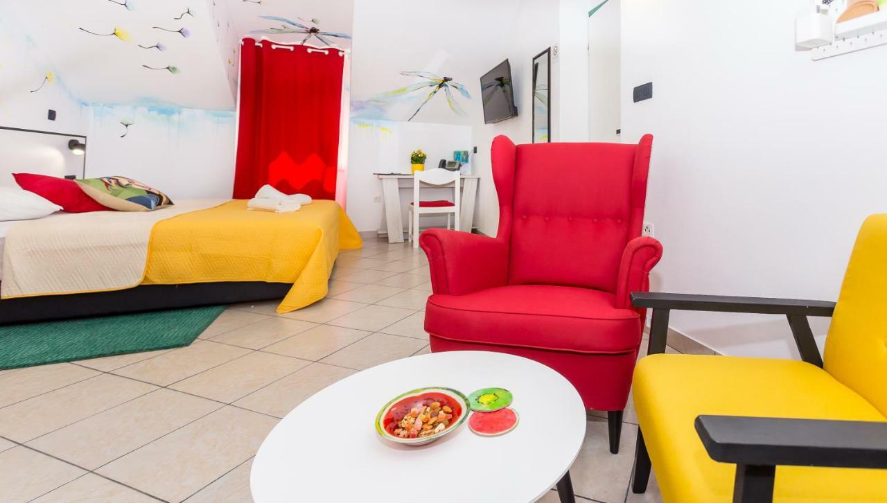 Mima'S Rooms Omis Exterior photo