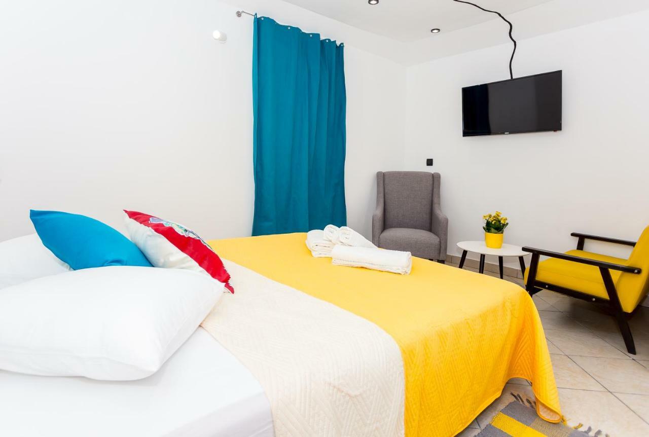 Mima'S Rooms Omis Exterior photo