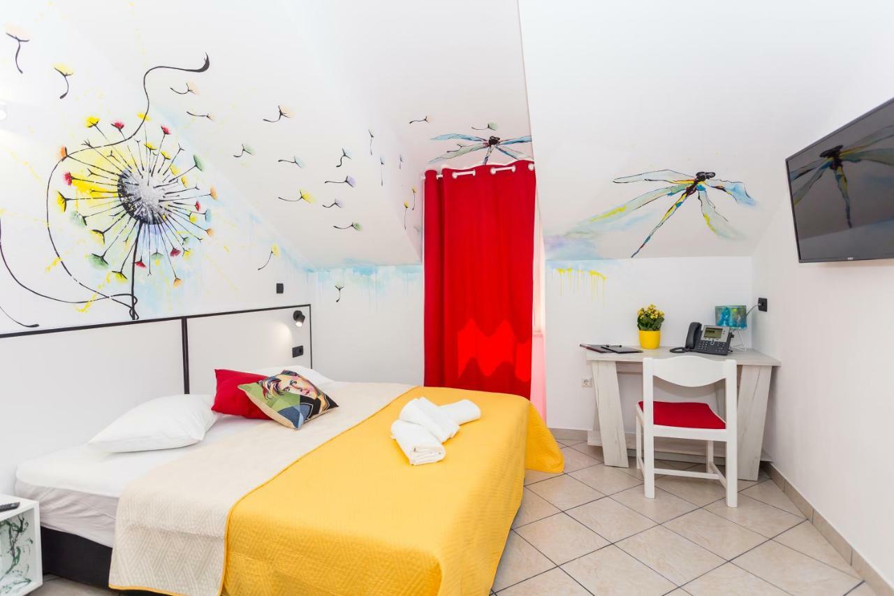 Mima'S Rooms Omis Exterior photo